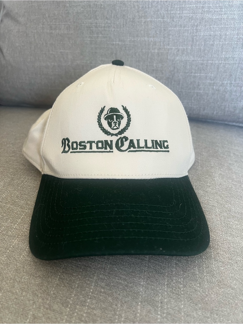 BOSTON CALLING Two-Tone Baseball Cap in Cream and Dark Green